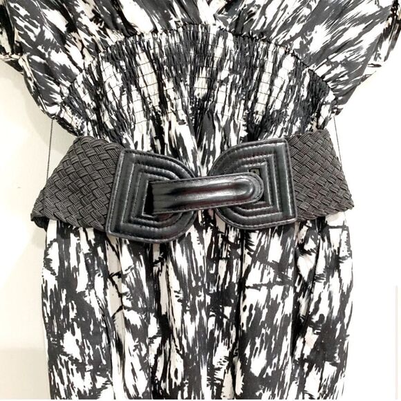 GUESS Black & White Abstract Print Belted Dress, M   - Picture 4 of 5